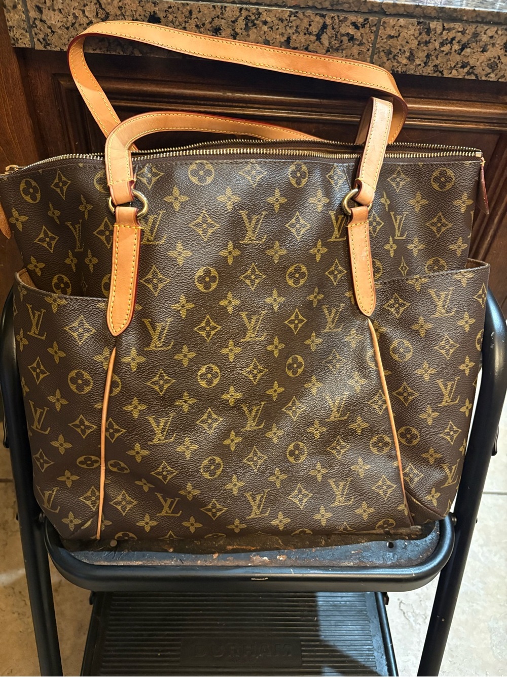 Louis Vuitton Totally MM Monogram Tote/shoulder bag.